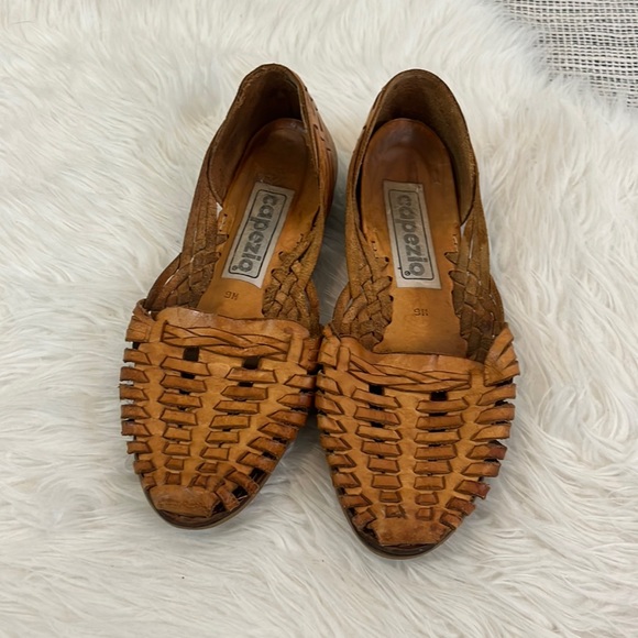 Capezio women’s 9M leather sandals - Picture 1 of 10